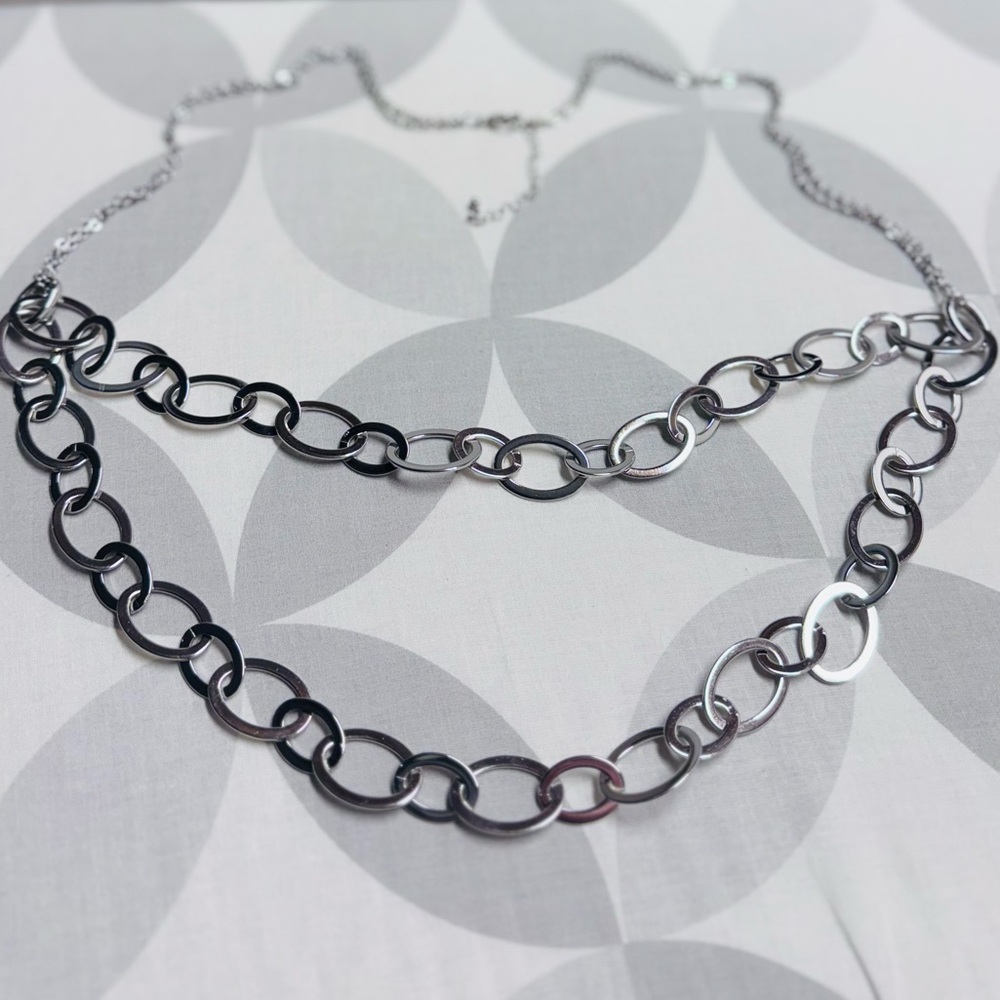 Chic Silver toned Chain Necklace